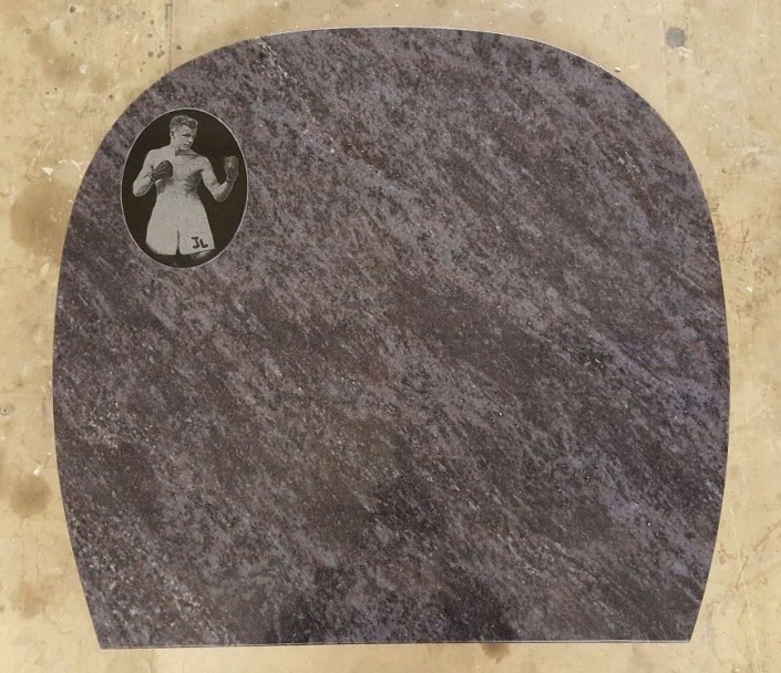 Etching on a Bahama Blue memorial with Black plaque inset